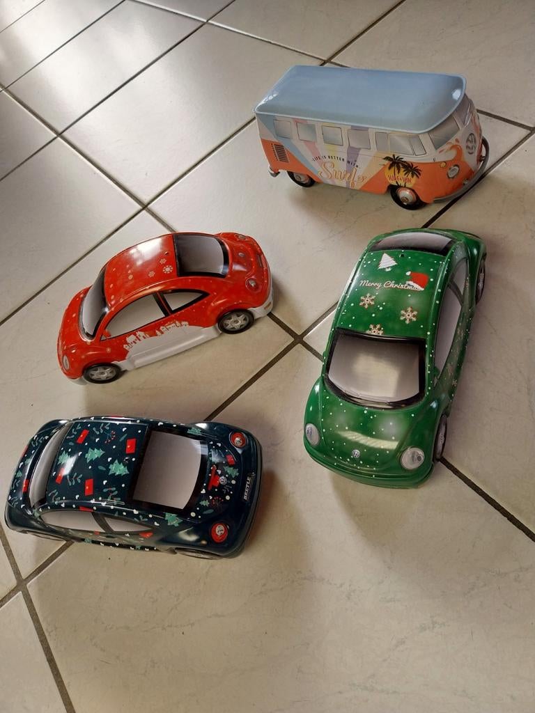 Vw, blikken schaalmodellen1/18. 3 Vw Beetle en 1 Vw bus T1., Hobby en Vrije tijd, Ophalen, Nieuw, Auto