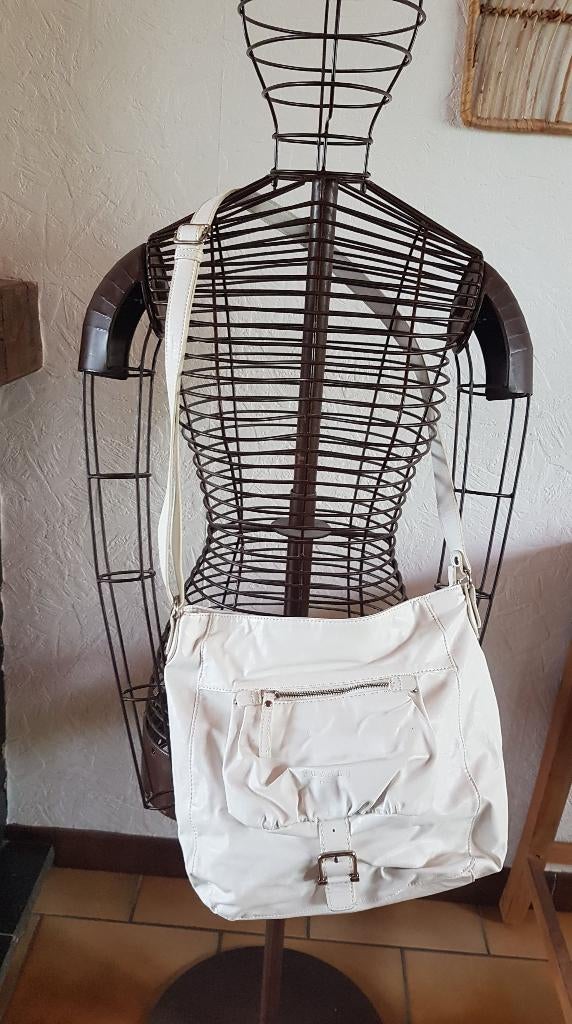 Sac blanc besace bandoulière, Bijoux, Sacs & Beauté, Sacs | Sacs à bandoulière, Enlèvement ou Envoi, Comme neuf, Blanc