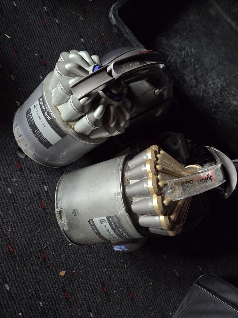 2 aspirateurs Dyson pour pièces, Enlèvement, Ne fonctionne pas, Aspirateur