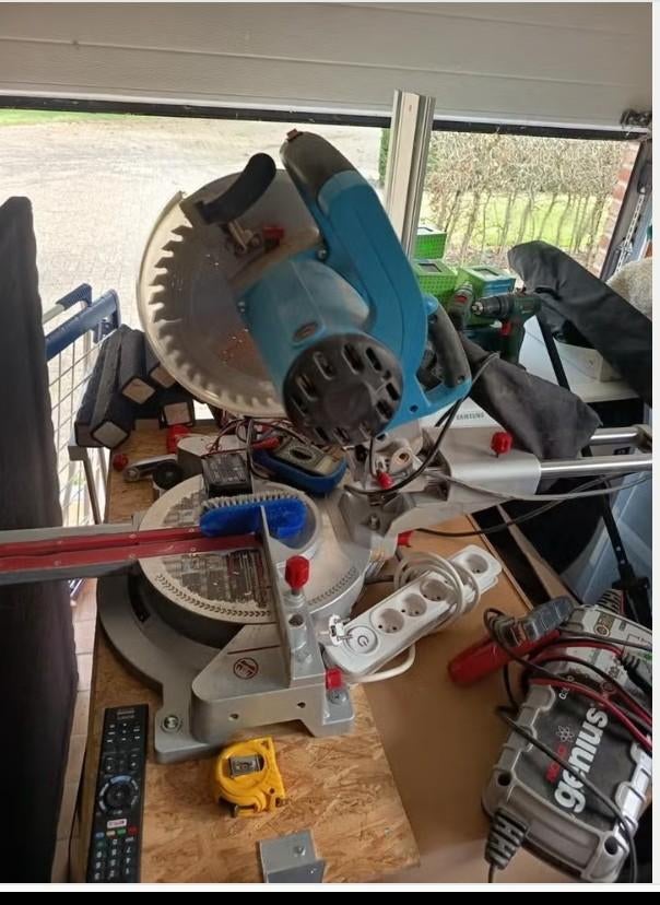 Grote cirkelzaag te koop !! Staat gemonteerd op werkbank, Doe-het-zelf en Bouw, Ophalen, Cirkelzaag