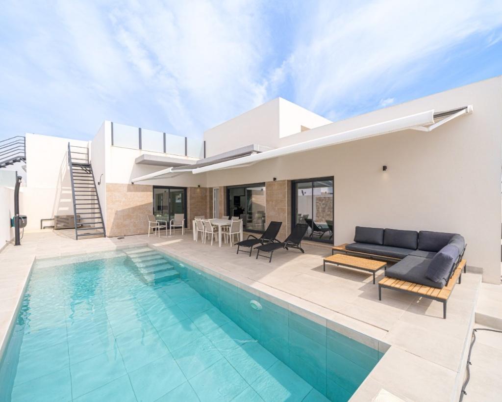 Villa met zwembad te koop in Spanje, Immo, Buitenland, 100 m², Dorp, Spanje, Alicante Torrevieja