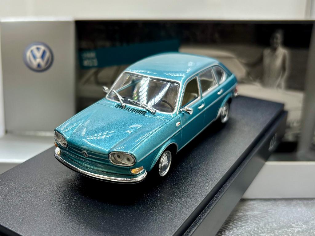 1:43 Volkswagen 411, Enlèvement ou Envoi, Comme neuf, Voiture, MiniChamps