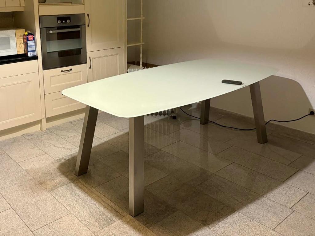 Glazen tafel merk Xooon, Huis en Inrichting, Ophalen