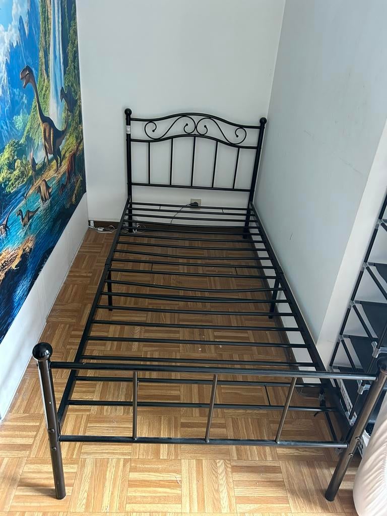 1 persoons bed, Huis en Inrichting, Slaapkamer | Bedden, Ophalen, Zo goed als nieuw