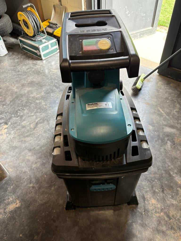 Hakselaar Makita UD2500, Tuin en Terras, Hakselaars, Ophalen, Zo goed als nieuw