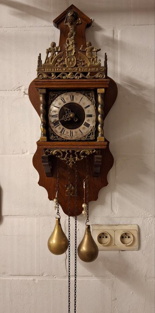 Horloge murale ancienne qui fonctionne, Enlèvement