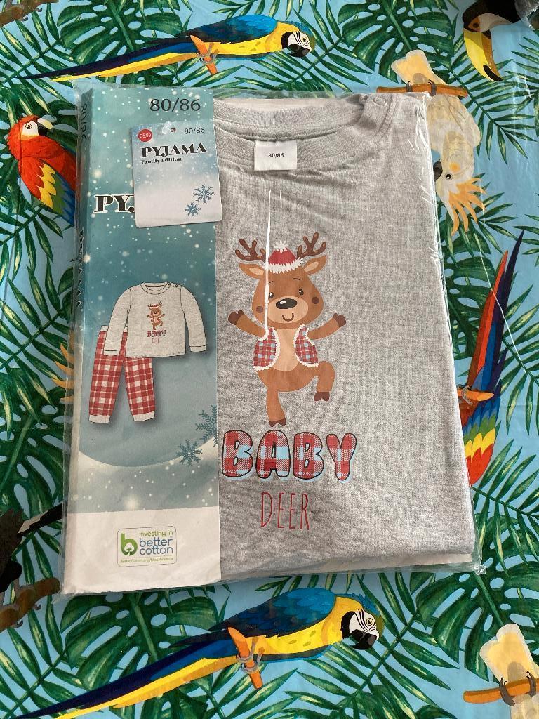Nieuwe kerst pyjama ' Baby deer ' Maat 80 / 86, Kinderen en Baby's, Ophalen of Verzenden, Nieuw, Jongetje of Meisje, Nacht- of Onderkleding