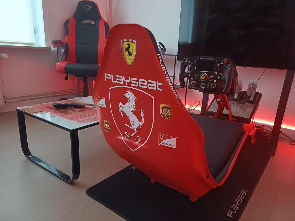 Ferrari playseat setup for sale, Games en Spelcomputers, Playseat, Ophalen of Verzenden, Zo goed als nieuw