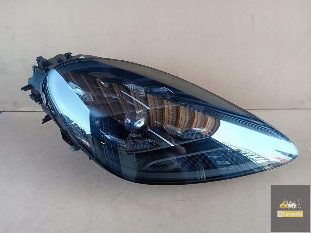 9Y0.941.036.L, Phare droit Matrix pour Porsche Cayenne 9Y Id, Porscheplatz 1
70435  Stuttgart, DE, Porsche, Info@porsche.de, Utilisé