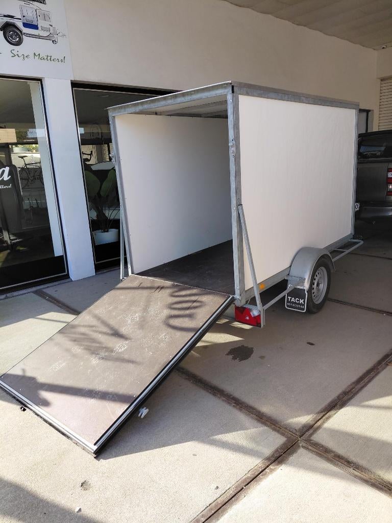 Gesloten aanhangwagen 750 kg te huur, Ophalen, Gobanna Belux, Zo goed als nieuw, Mboulez@gobanna.com