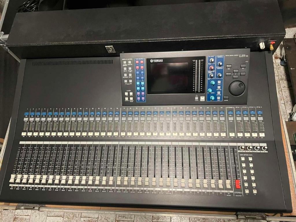 YAMAHA LS9-32, Ophalen, Zo goed als nieuw, 20 kanalen of meer, Microfooningang