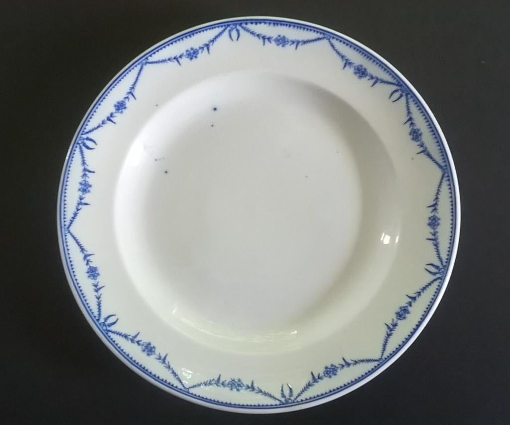 Plat en porcelaine de Tournai, Antiquités & Art, Antiquités | Porcelaine, Enlèvement ou Envoi