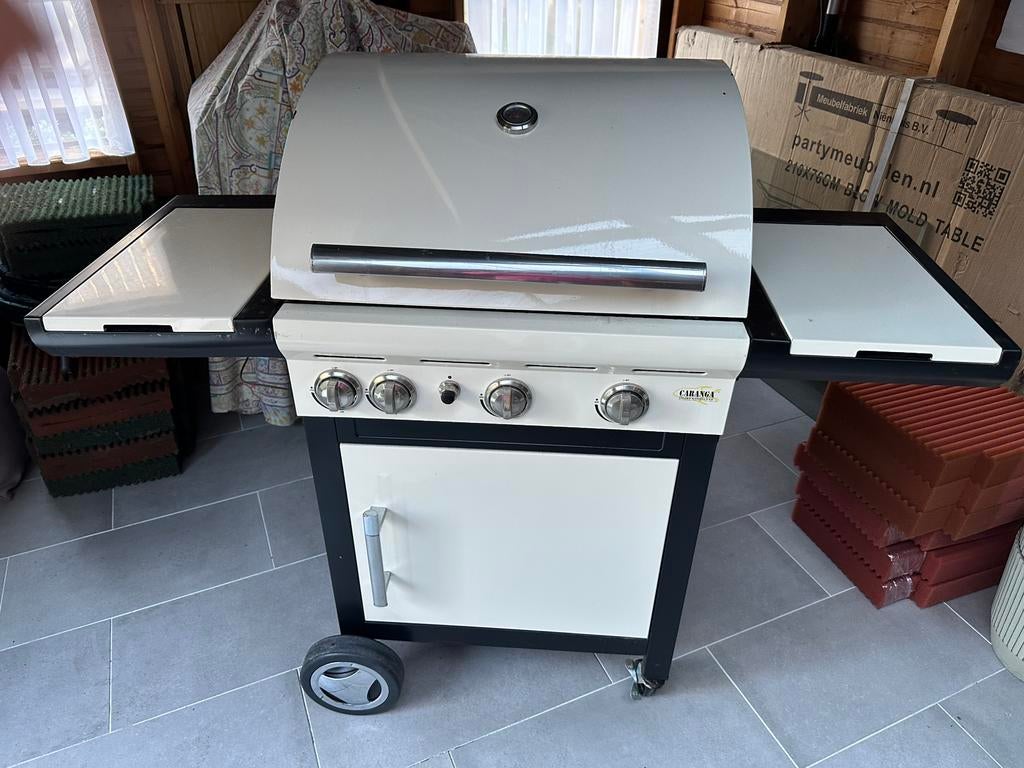 Te koop beige gas bbq in goeie staat, Tuin en Terras, Ophalen, Zo goed als nieuw