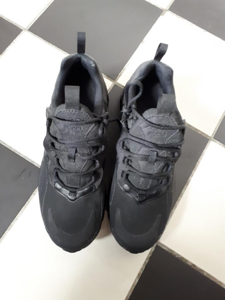 Nike air sportschoenen, Vêtements | Femmes, Chaussures, Enlèvement, Chaussures de sports