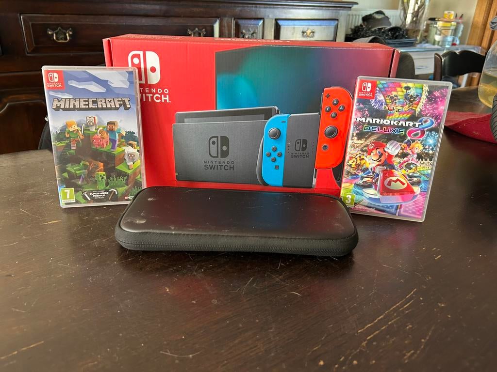 Nintendo switch ex twee spelletjes en opbergtas, Games en Spelcomputers, Spelcomputers | Nintendo Switch, Ophalen, Met games, Met 2 controllers