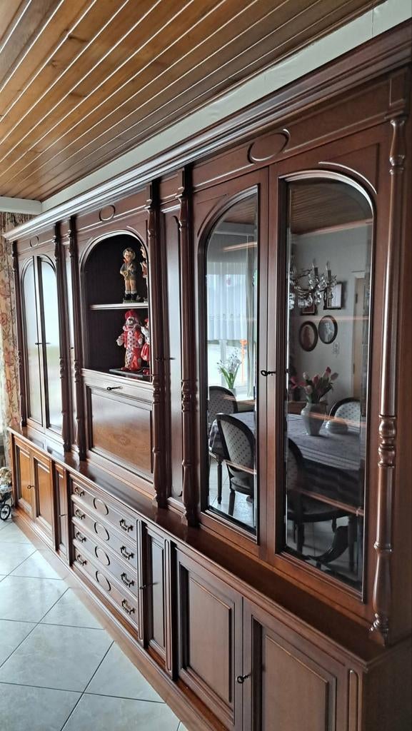 Wandkast( wij demonteren en zetten nummers), Ophalen