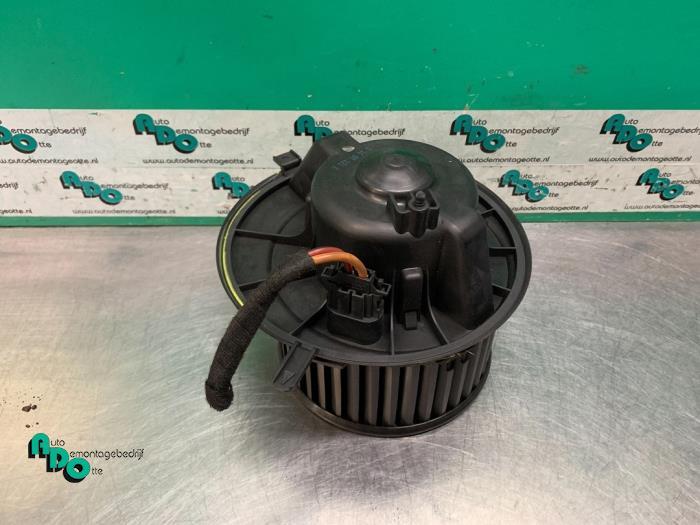 Moteur de ventilation chauffage d'un Volkswagen Jetta (Jetta, Volkswagen, -, 3 mois de garantie, Utilisé