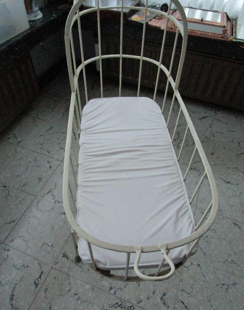 oude metalen kinderwieg, Ophalen, Gebruikt, Wieg