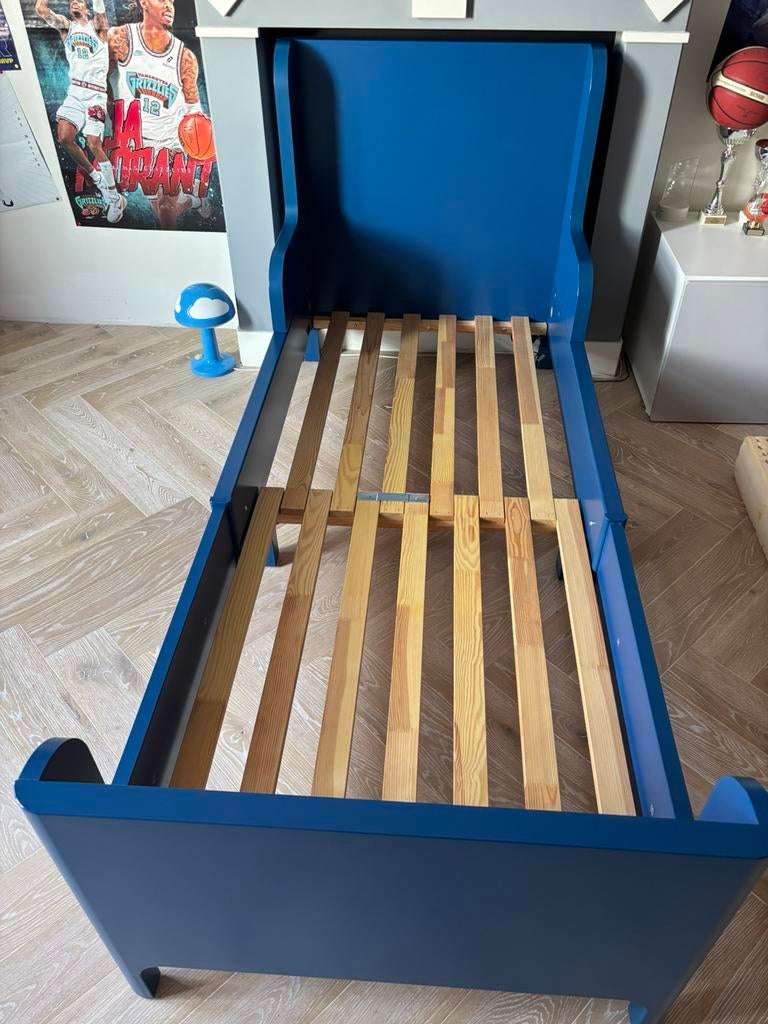 IKEA BUSUNGE blauw uitschuifbaar bed — Zeer goede staat, Ophalen, 85 tot 100 cm, Zo goed als nieuw, Lattenbodem