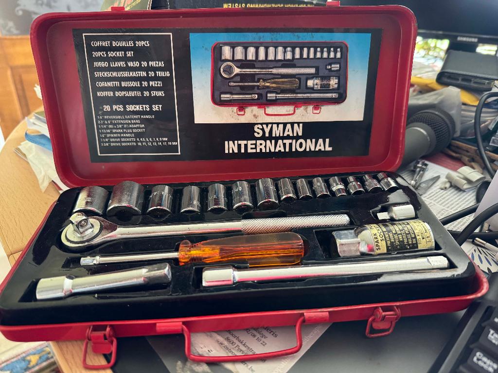 Nieuwe Syman Multidriver in originele metalen doos, Ophalen of Verzenden, Nieuw