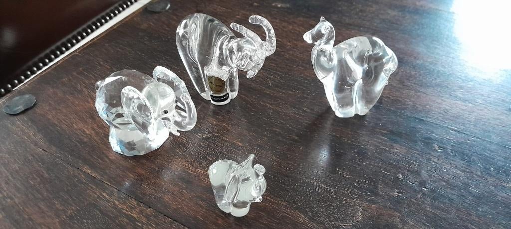 Dromedaris, ram en olifanten kristallen beeldjes, Collections, Porcelaine, Cristal & Couverts, Enlèvement, Statue(s)