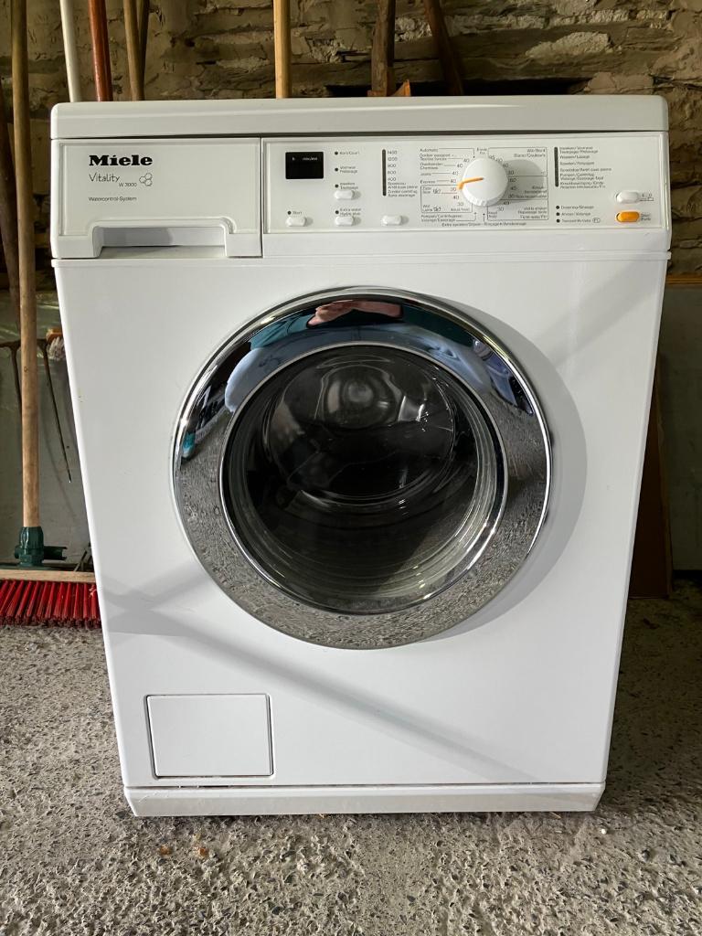 Machine à laver / Lave linge Miele Vitality W300, 1200 à 1600 tours, 6 à 8 kg, 85 à 90 cm, Programme lavage à la main
