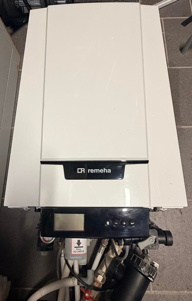 Cette chaudière murale à condensation Remeha, Moins de 60 cm, Enlèvement, Utilisé, Haut rendement (HR)