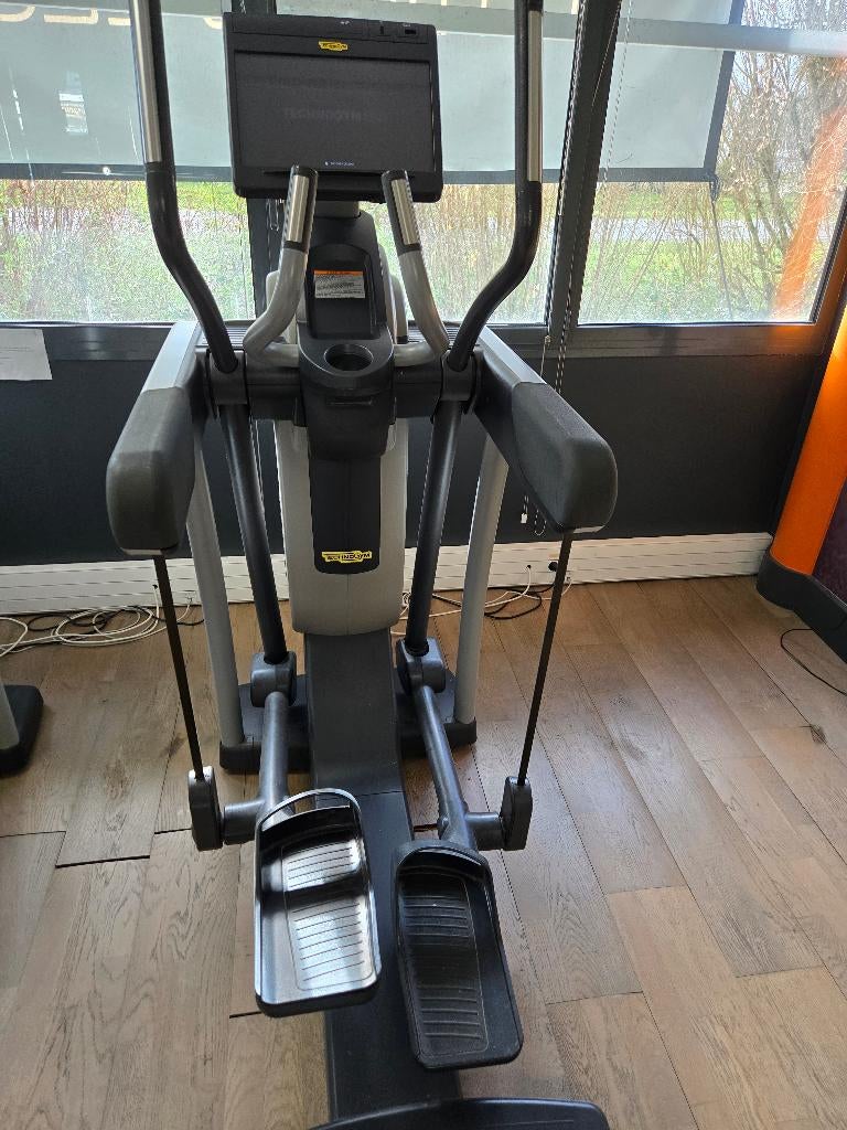TECHNOGYM VARIO EXCITE 700 UNITY, Sports & Fitness, Appareils de fitness, Enlèvement, Utilisé, Jambes, Autres matériaux