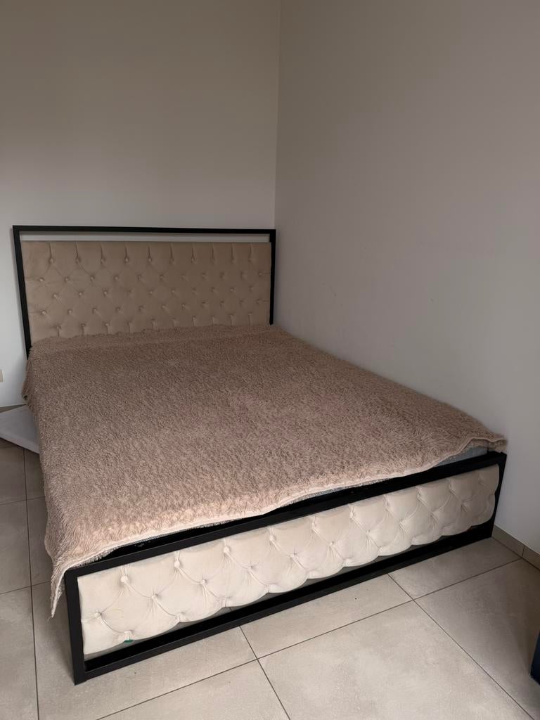 Urgent à vendre! Lit 2 personnes, 1.60 sur 2m, Maison & Meubles, Enlèvement