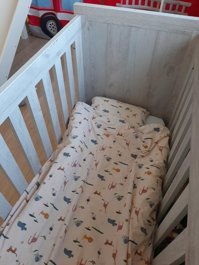 Ledikant / kinderbed TWF met matras, Ophalen