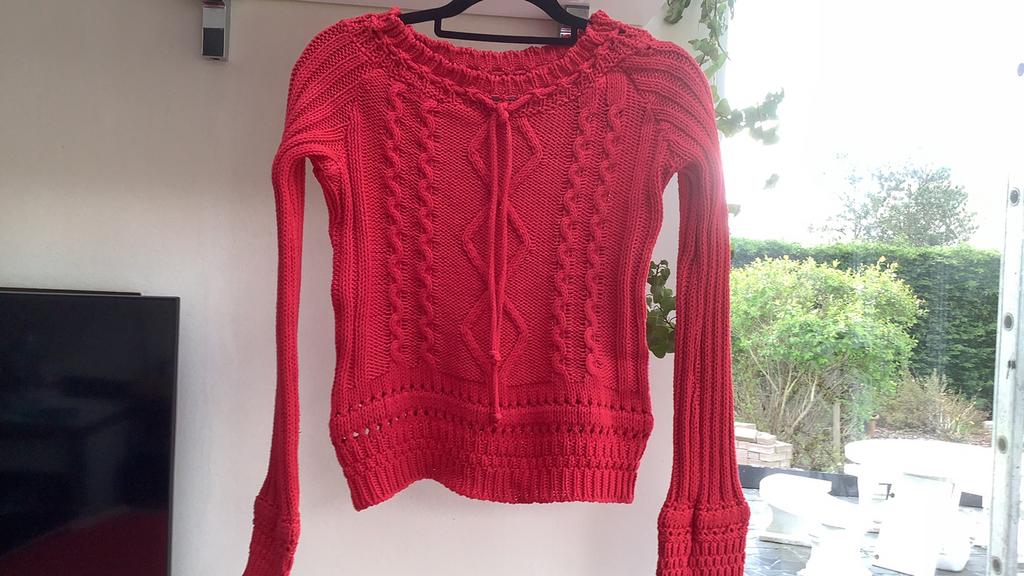 Pull rouge vif. S, Rouge, Taille 36 (S), Porté, Marlene B