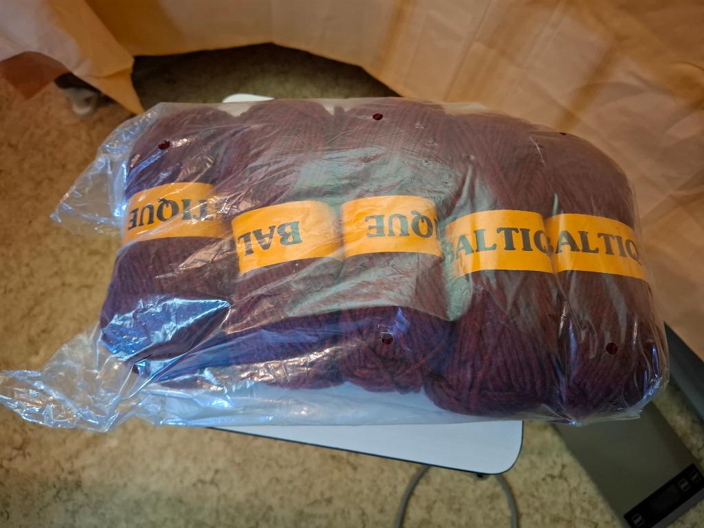 Lot de 5 pelotes de laine bordeaux, Enlèvement ou Envoi, Neuf, Tricot, Laine ou Fils