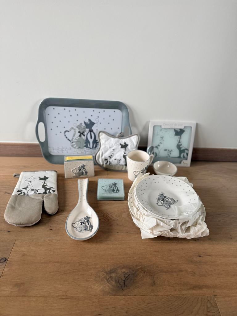 Gloednieuw Faye Sas katten servies & keukenset – compleet, Enlèvement