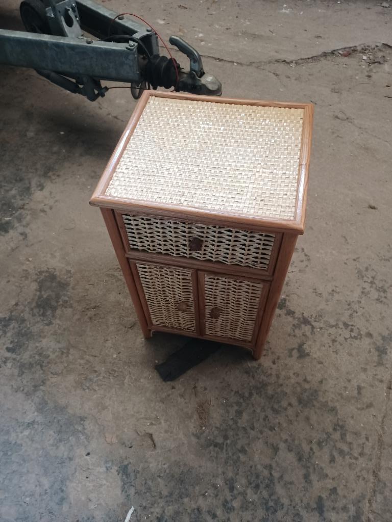 Table de nuit/d'appoint 001 en osier, Enlèvement, Utilisé, Rectangulaire