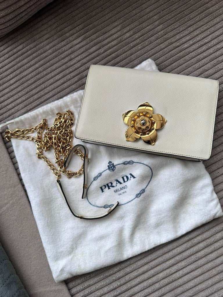 Sac pochette Prada Corolle, Bijoux, Sacs & Beauté, Enlèvement