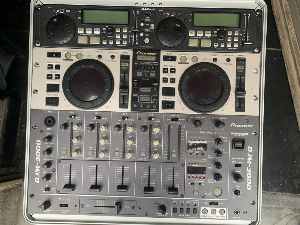 PIONEER mixtafel+dubbele CD+DJTech dubbele usb/sd+flightcase, Muziek en Instrumenten, Dj-sets en Draaitafels, Ophalen of Verzenden