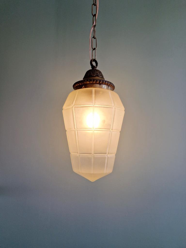 Suspension Art Déco en verre satiné à facettes, années 1920, Enlèvement ou Envoi