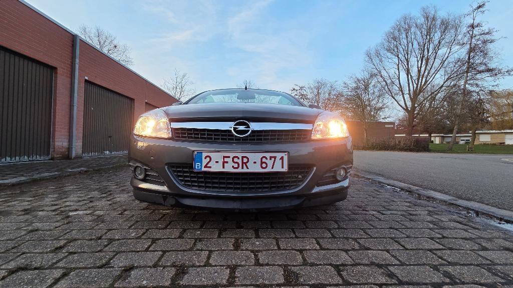 Opel Astra Cabrio 1.6 Benzine – 78.728 km – Zeer goede staat, Auto's, Opel, Voorwielaandrijving, 4 zetels, Zwart, 4 cilinders