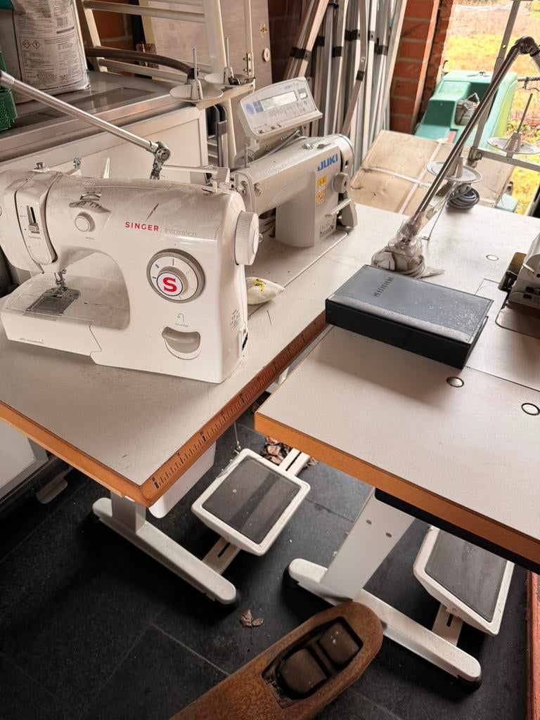 Industriële naai-atelierset – 3 professionele JUKI machines, Hobby en Vrije tijd, Naaimachines en Toebehoren, Gebruikt, Naaimachine