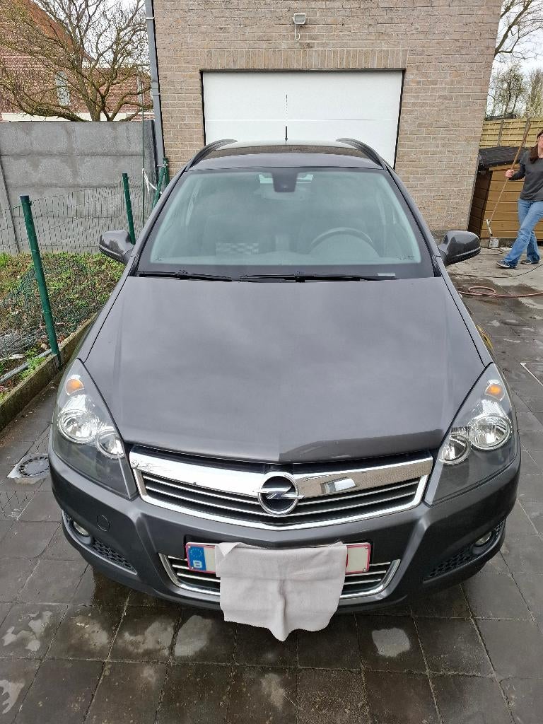 Opel Astra H 2010, Auto's, Voorwielaandrijving, 4 zetels, Stof, Zwart
