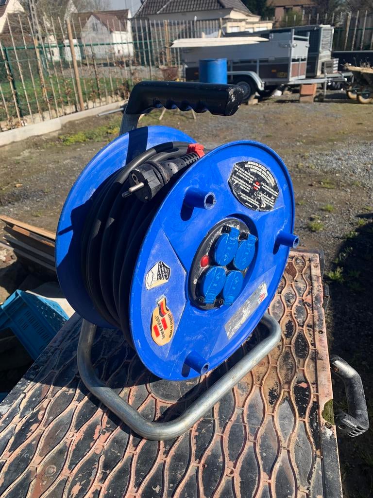 3x kabelhaspels, Doe-het-zelf en Bouw, Elektriciteit en Kabels, Ophalen, Zo goed als nieuw