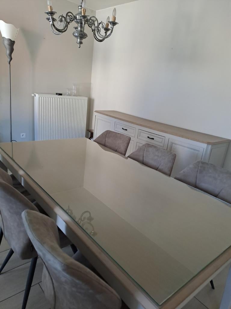 Eetkamer met dressoir., Ophalen