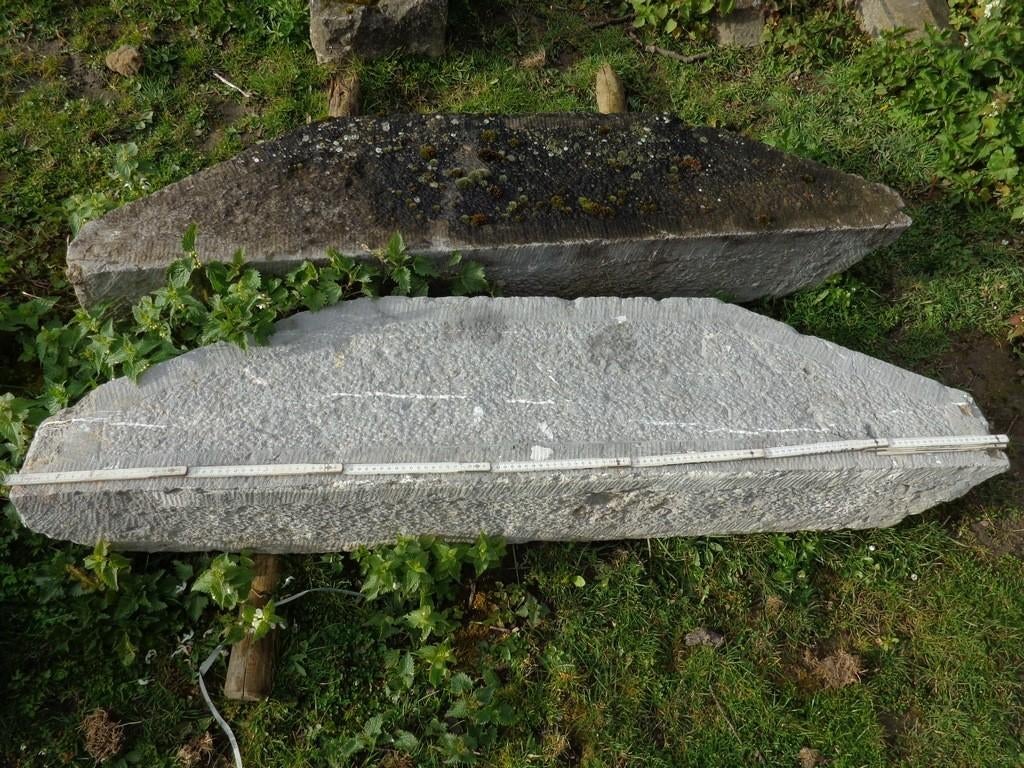 2 mitres Linteaux anciens pierre bleue Hainaut 140cm, Bricolage & Construction, Enlèvement, Utilisé, Pierres naturelles