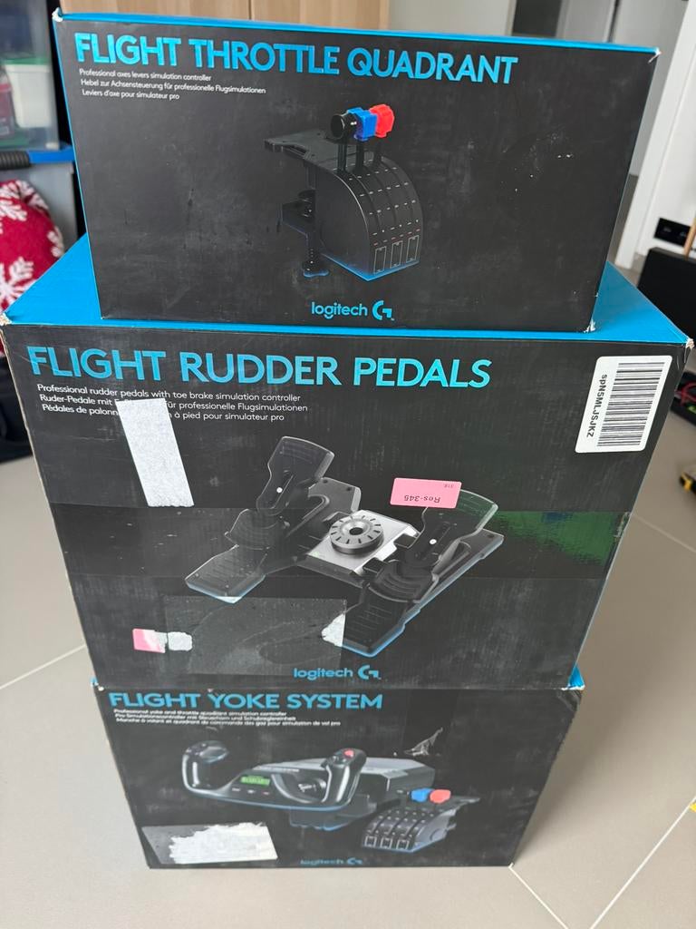 Logitech flight yoke+ 2x throttle quadrant+ rudder pedals, Enlèvement, Comme neuf
