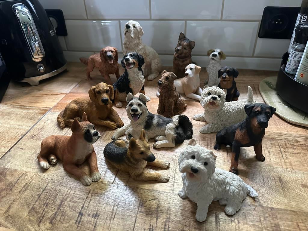 Set van 15 beeldjes honden, Collections, Statues & Figurines, Enlèvement