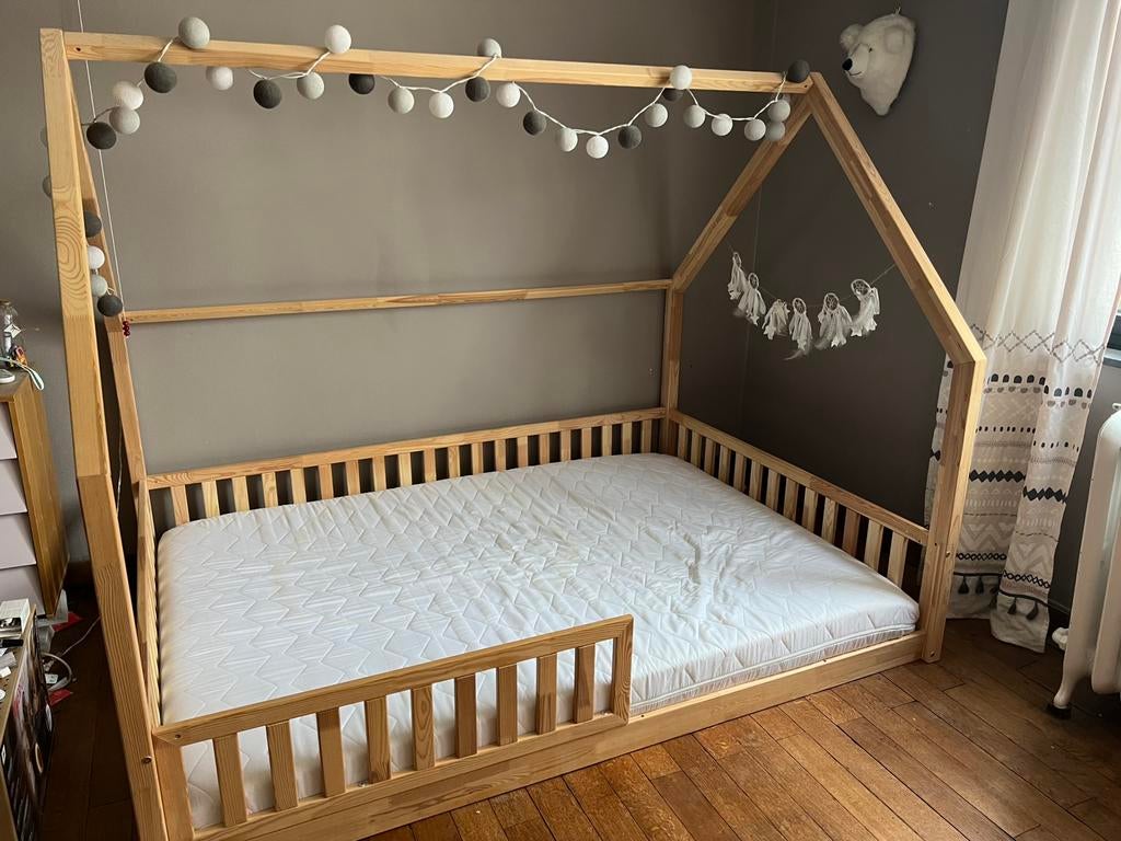 lit cabane 140x200 avec matelas, Enlèvement, Comme neuf, Matelas