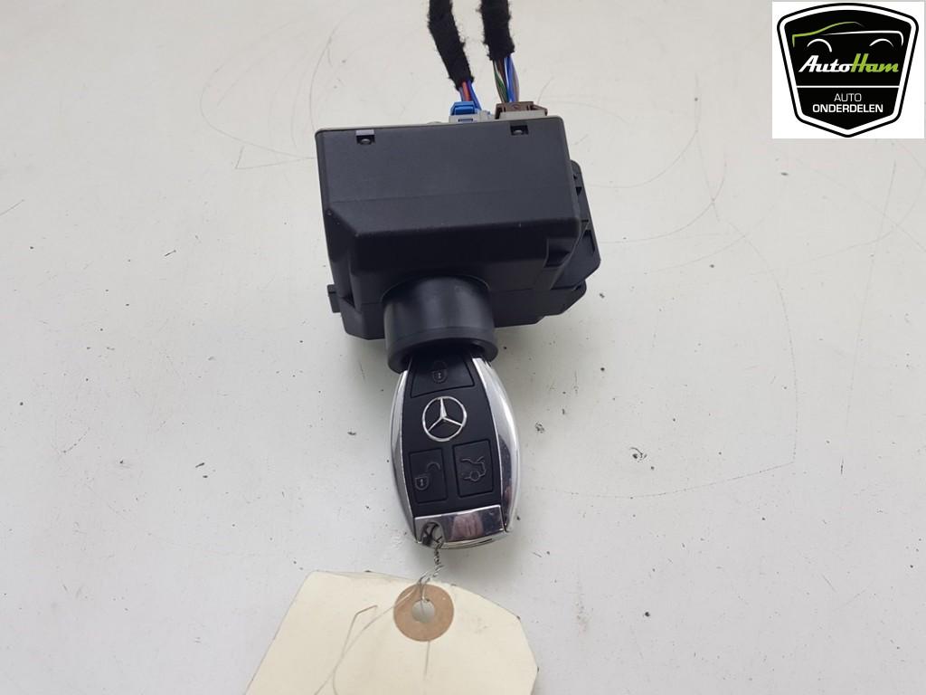 CONTACTSLOT + SLEUTEL CLA (117.3) (|A2469054702|), Gebruikt, Mercedes-Benz