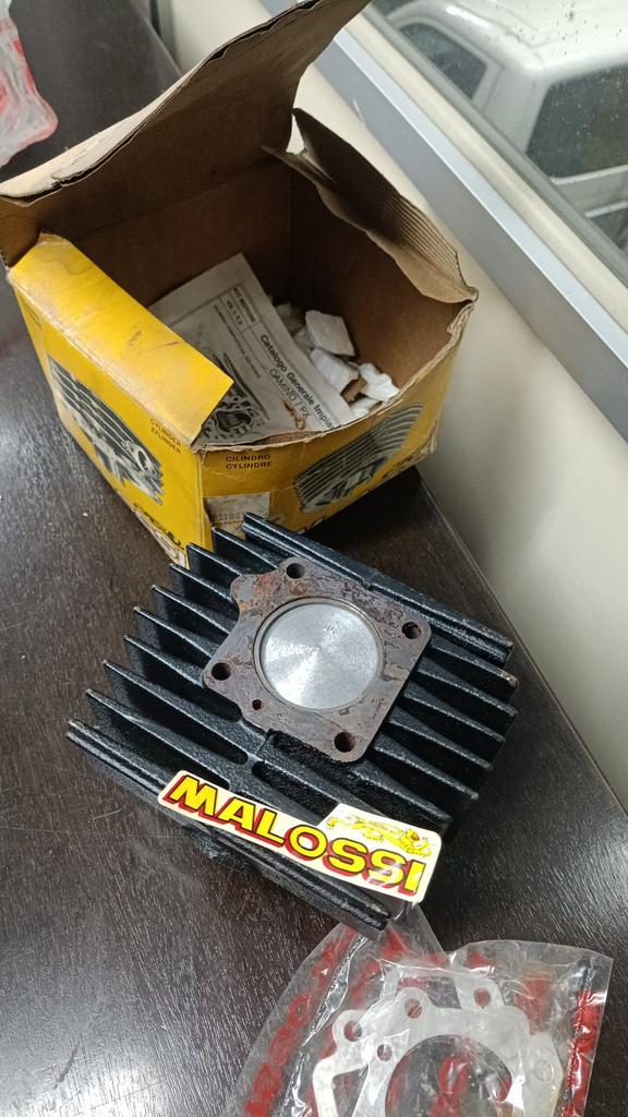 Nos cilinders mallosi en metra kit, Fietsen en Brommers, Brommeronderdelen | Algemeen, Ophalen, Nieuw, Cilinder, Honda Camino