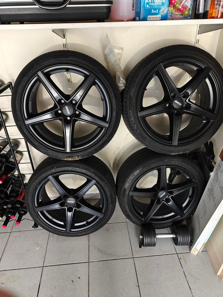 Alutec banden met velgen  225/40 R18, Auto-onderdelen, Banden en Velgen, 18 inch, Gebruikt, Banden en Velgen, Ophalen of Verzenden