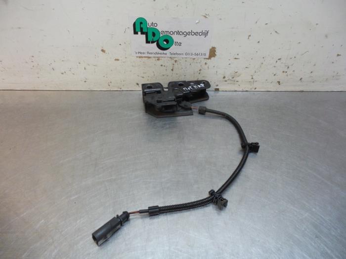 Mécanique de verrouillage capot d'un Volkswagen Caddy (Cadd, Autos : Pièces & Accessoires, Carrosserie & Tôlerie, Volkswagen, Utilisé